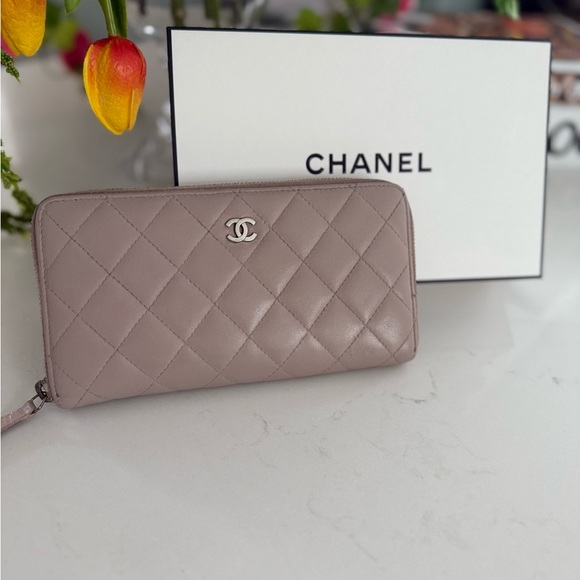 CHANEL Caviar Quilted Long Zip Wallet - Mauve/light pink - Picture 1 of 12
